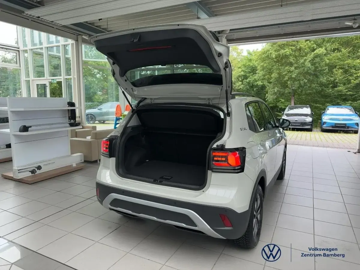 Gebraucht VW T-Cross Goal 116 PS (85 kW) 2025 Grau SUV