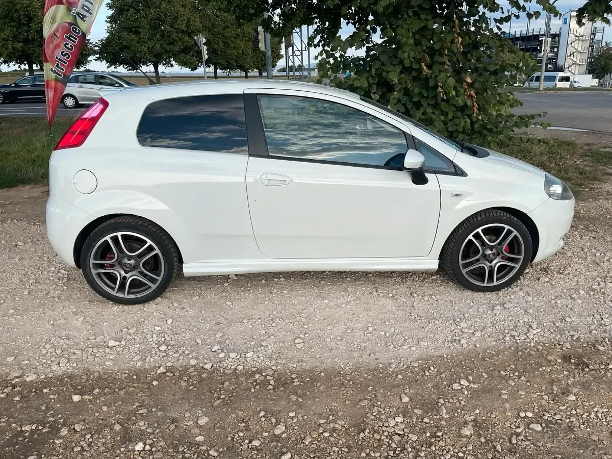 Gebraucht Fiat Punto 100 PS (73 kW) 2009 Weiß Kleinwagen