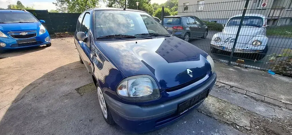 Gebraucht Renault Clio Basis 58 PS (42 kW) 2000 Blau Limousine
