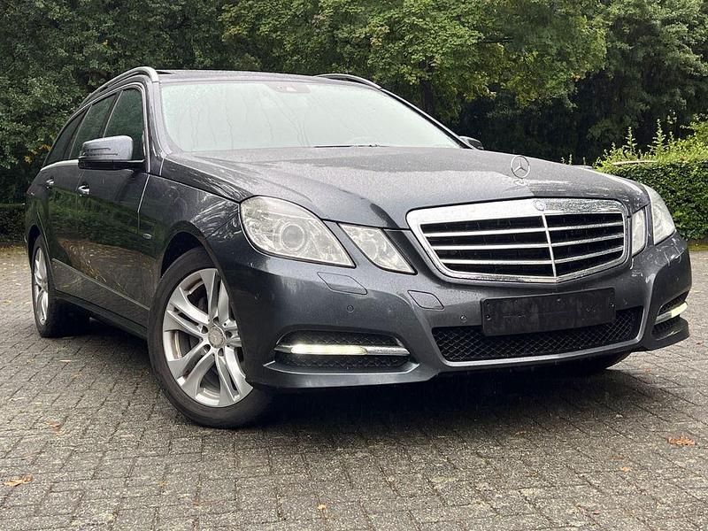 Gebraucht Mercedes E350 265 PS (194 kW) 2011 Grau Kombi
