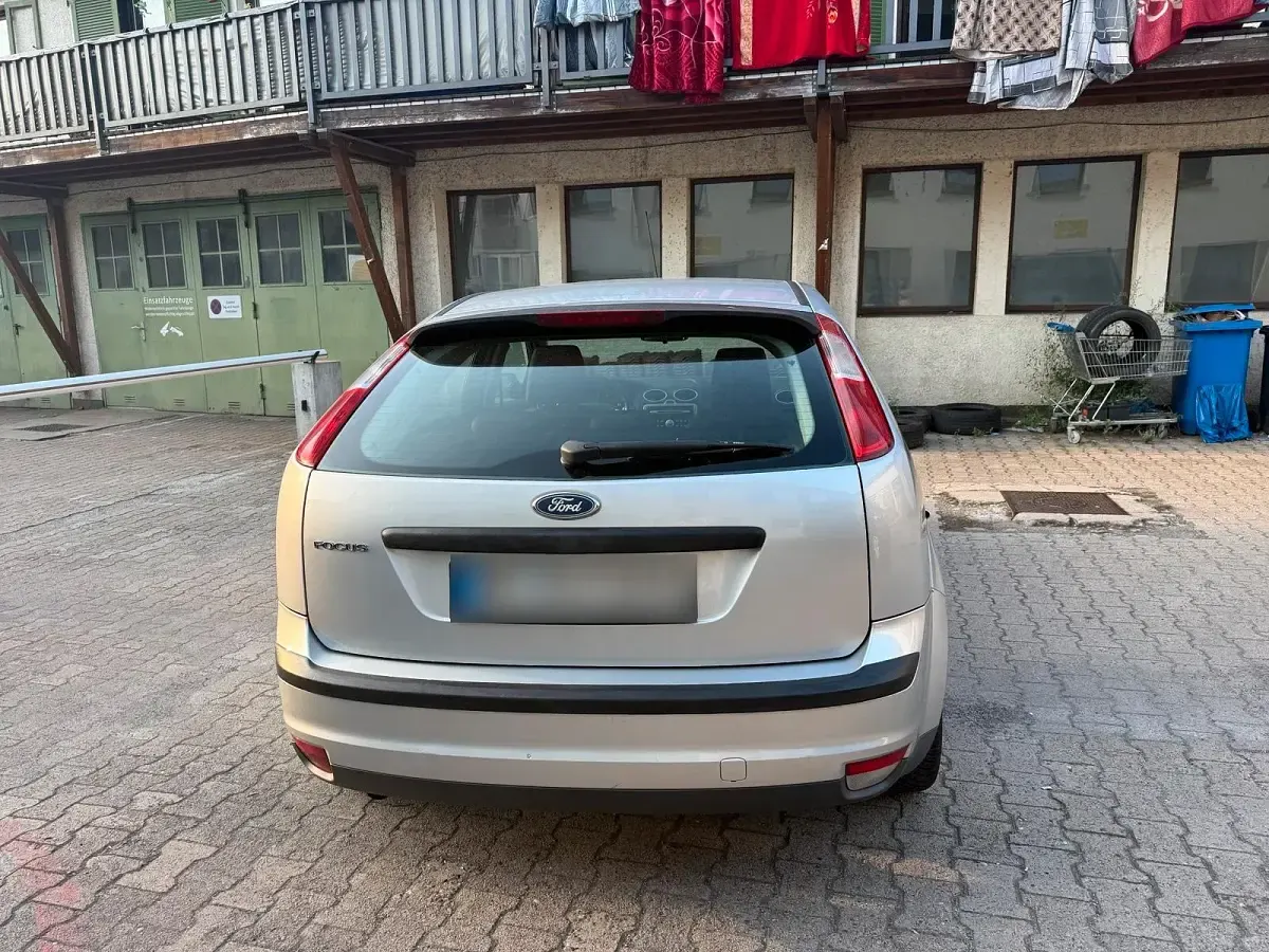 Gebraucht Ford Focus 101 PS (74 kW) 2006 Silber Limousine
