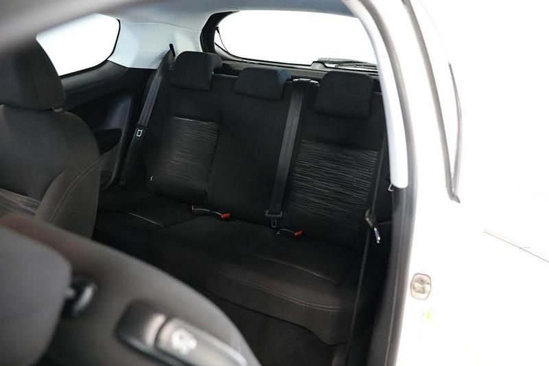 Gebraucht Peugeot 208 Access 68 PS (50 kW) 2013 Weiß Kleinwagen
