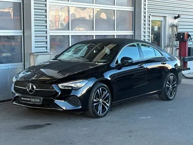 Gebraucht Mercedes CLA180 Progressive 136 PS (100 kW) 2025 Schwarz Coupé