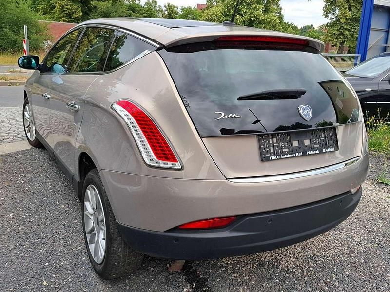 Gebraucht Lancia Delta 120 PS (88 kW) 2009 Gold Kleinwagen