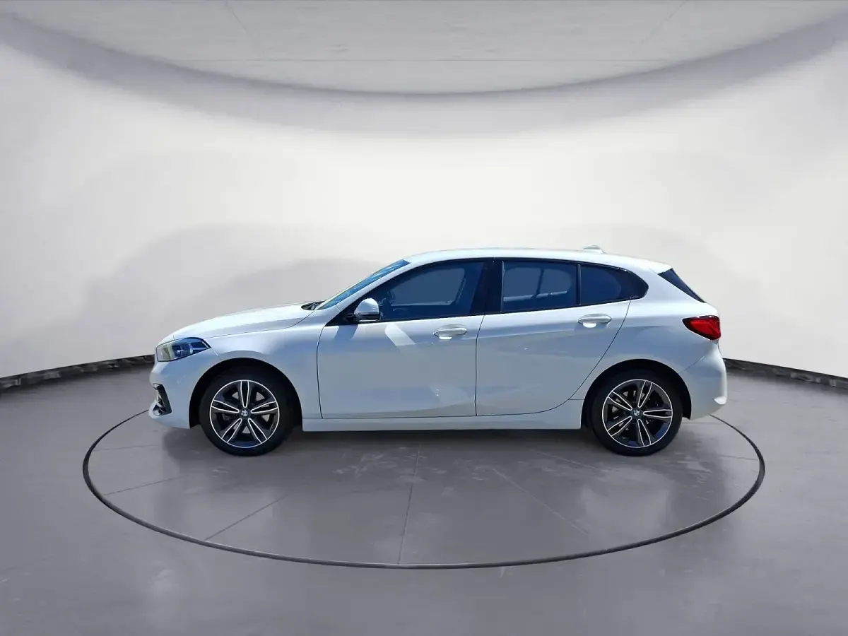 Używany BMW 118 Sport Line 136 KM (100 kW) 2022 Hatchback
