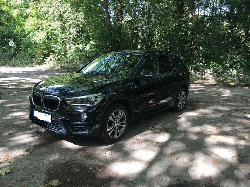 Schwarz Gebraucht 2016 BMW X1 Sport Line SUV | 11.000 € (Superpreis) - Bild 1/4