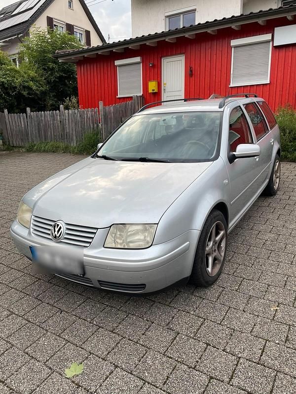 Silber Gebraucht 2001 VW Bora Limousine | 2.000 € (Etwas zu teuer) - Bild 1/4