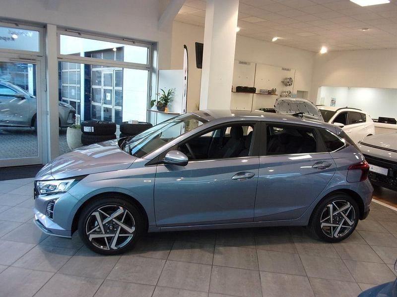 Blau Gebraucht 2024 Hyundai i20 Limousine | 24.880 € (Etwas zu teuer) - Bild 1/4