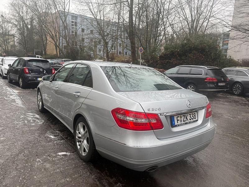 Gebraucht Mercedes E200 184 PS (135 kW) 2010 Silber Limousine