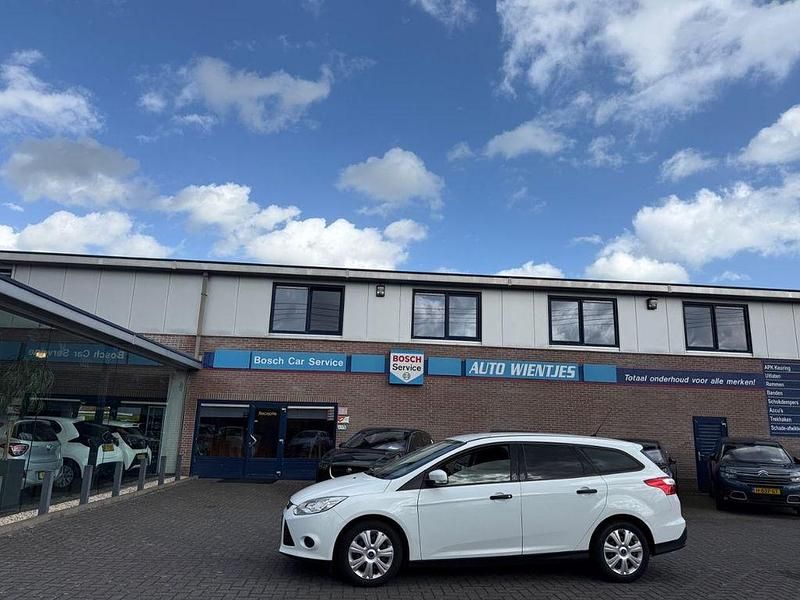 Weiß Gebraucht 2014 Ford Focus Trend Kombi | 2.450 € (Guter Preis) - Bild 1/4