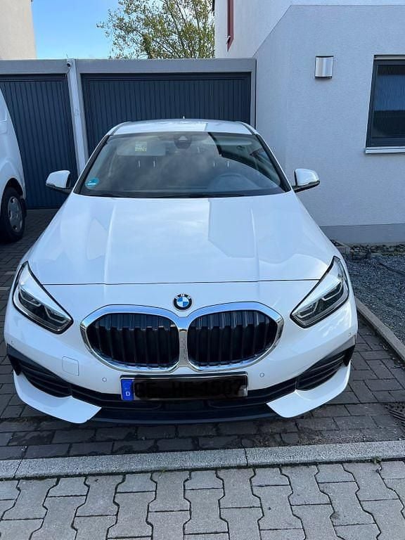 Weiß Gebraucht 2022 BMW 116 Sport Line Kleinwagen | 20.000 € (Guter Preis) - Bild 1/4