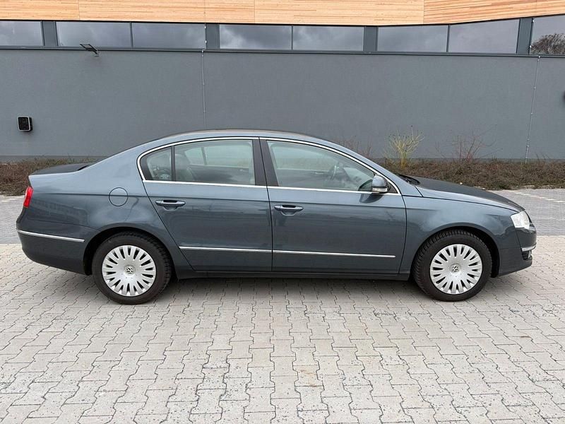 Gebraucht VW Passat Highline 170 PS (125 kW) 2009 Grau Limousine
