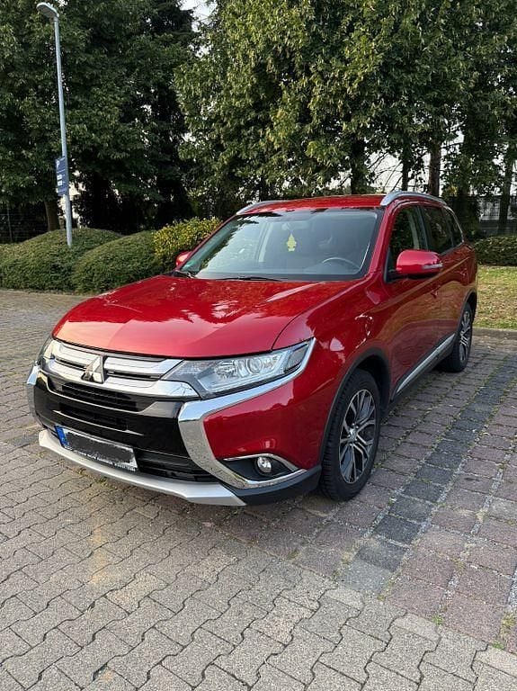 Gebraucht Mitsubishi Outlander Edition 150 PS (110 kW) 2017 Rot SUV