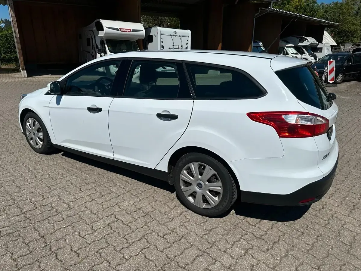Używany Ford Focus 100 KM (73 kW) 2014 Biały Kombi