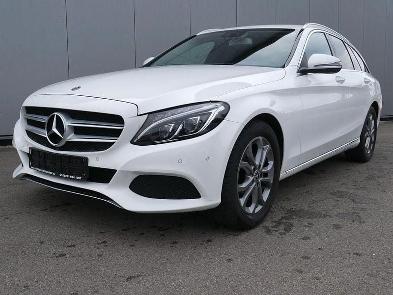 Weiß Gebraucht 2018 Mercedes C200 Avantgarde Limousine | 21.550 € (Guter Preis) - Bild 1/4