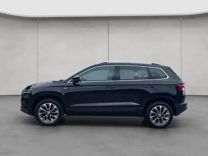 Black magic pearlescent Gebraucht 2022 Skoda Karoq Ambition SUV | 21.890 € (Superpreis) - Bild 1/3
