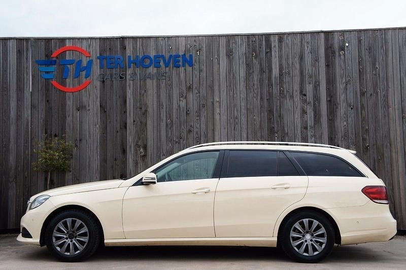 Beige Gebraucht 2014 Mercedes E200 Kombi | 6.750 € - Bild 1/4