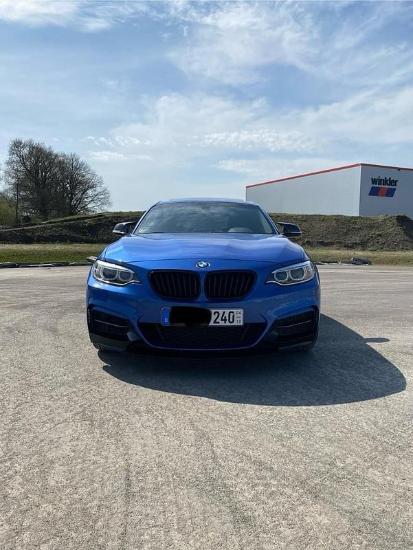 Blau Gebraucht 2016 BMW M240 M Sport Coupé | 34.999 € (Fairer Preis) - Bild 1/4