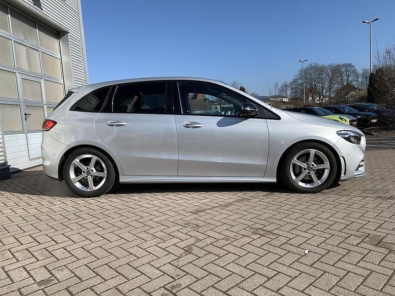 Gebraucht Mercedes B200 AMG line 150 PS (110 kW) 2021 Silber Van / Kleinbus