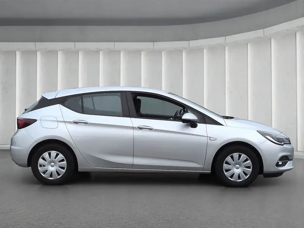 Gebraucht Opel Astra Business Edition 110 PS (80 kW) 2020 Silber metallic[silber] Limousine
