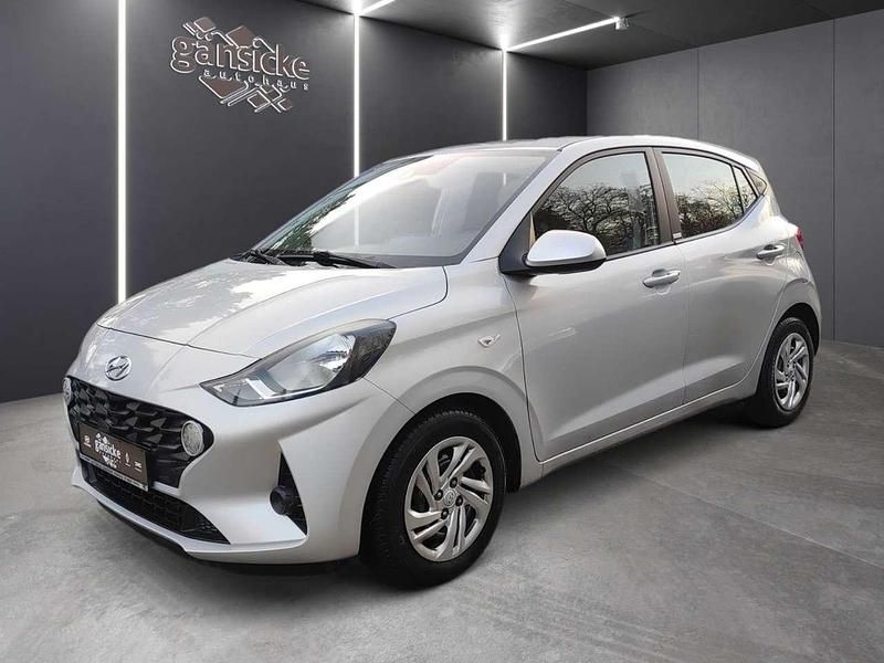 Silber Gebraucht 2020 Hyundai i10 Select Kleinwagen | 8.790 € (Superpreis) - Bild 1/3