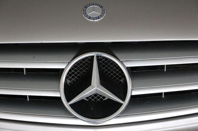 Gebraucht Mercedes CLK280 231 PS (169 kW) 2006 Silber Coupé