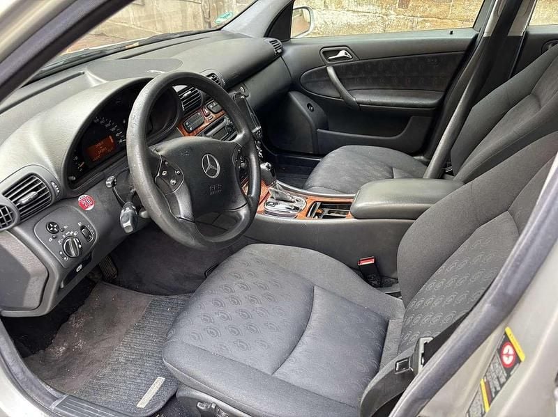 Gebraucht Mercedes C180 143 PS (105 kW) 2002 Grau Limousine