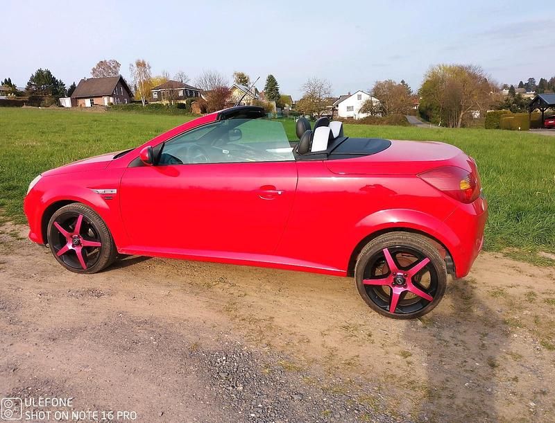 Gebraucht Opel Tigra 90 PS (66 kW) 2009 Rot Cabrio
