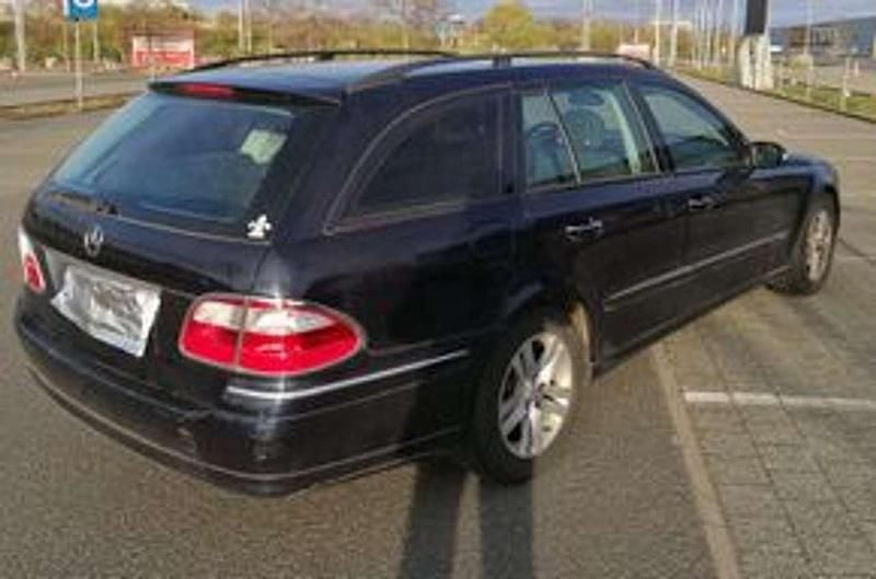 Gebraucht Mercedes E240 Elegance 177 PS (130 kW) 2005 Blau Kombi