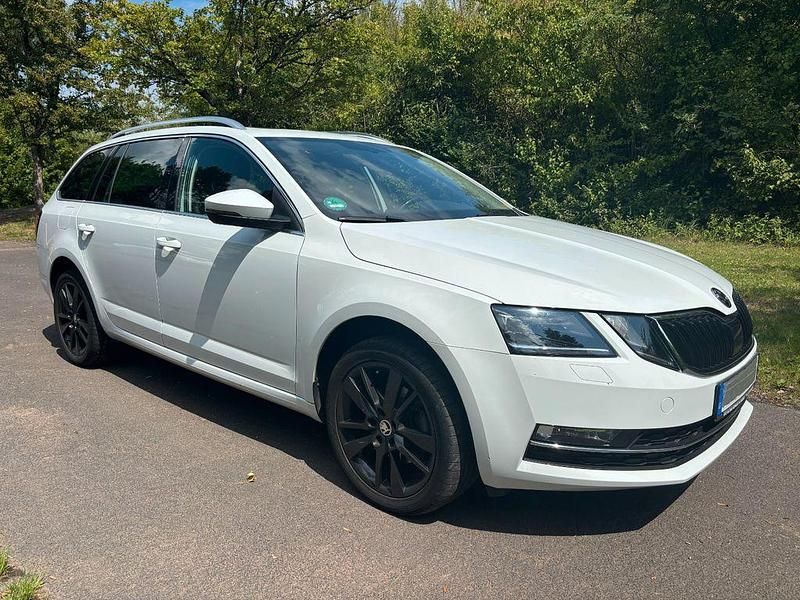 Weiß Gebraucht 2019 Skoda Octavia Style Kombi | 14.500 € (Fairer Preis) - Bild 1/4