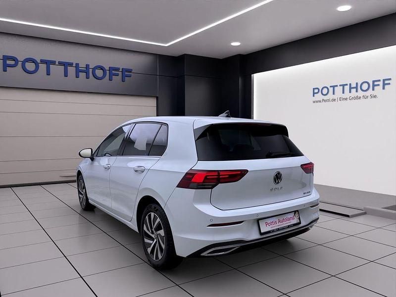 Gebraucht VW Golf VII Style 204 PS (150 kW) 2021 Pure white Kleinwagen