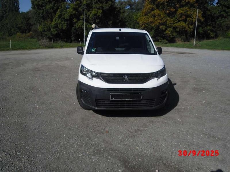 Weiß Gebraucht 2020 Peugeot Partner S Van | 26.500 € - Bild 1/4