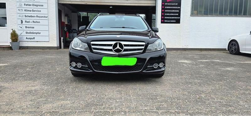 Schwarz Gebraucht 2012 Mercedes C220 Avantgarde Limousine | 8.000 € (Fairer Preis) - Bild 1/4