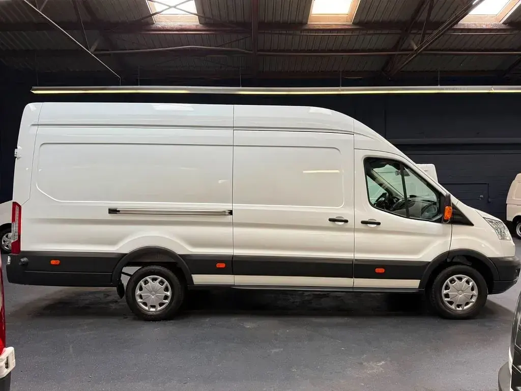 Gebraucht Ford Transit 131 PS (96 kW) 2019 Weiß Van