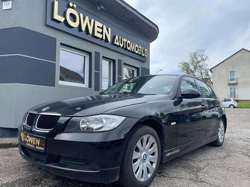 Schwarz 2 Gebraucht 2006 BMW 318 Limousine | 1.950 € (Superpreis) - Bild 1/4