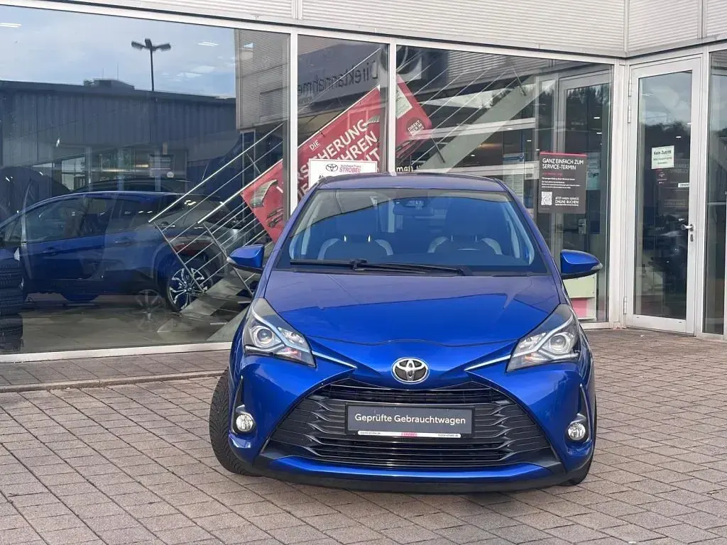Gebraucht Toyota Yaris Club 111 PS (81 kW) 2019 Blau Limousine