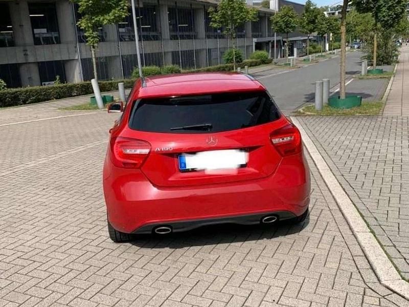 Gebraucht Mercedes A180 Edition 122 PS (89 kW) 2013 Rot Kleinwagen