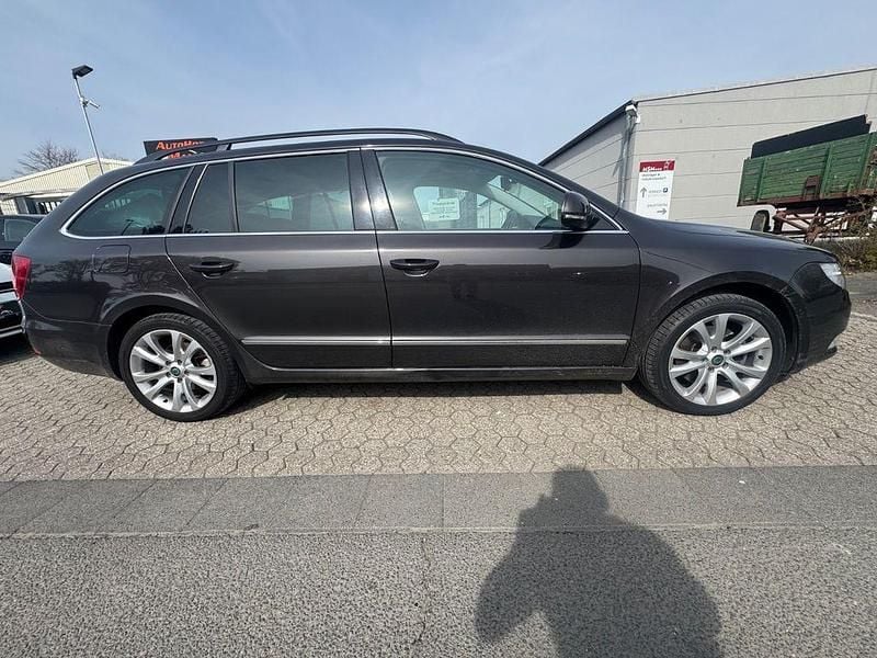 Gebraucht Skoda Superb Elegance 160 PS (117 kW) 2011 Braun Kombi