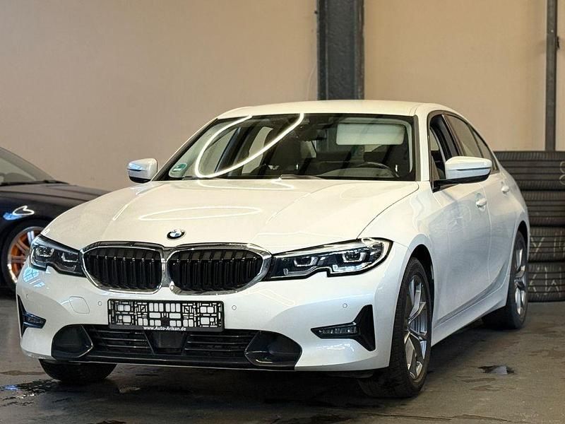 Gebraucht BMW 330 Sport Line 258 PS (189 kW) 2019 Weiß Limousine