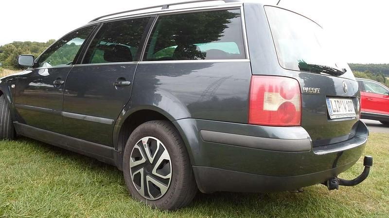 Grau Gebraucht 2002 VW Passat Highline Kombi | 850 € (Superpreis) - Bild 1/4