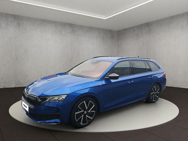 Raceblau metallic Gebraucht 2024 Skoda Octavia SportLine Kombi | 33.500 € (Fairer Preis) - Bild 1/4