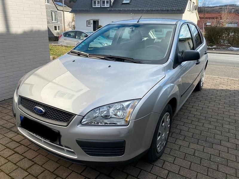 Second-hand Ford Focus 101 CP (74 kW) 2006 Argintiu Hatchback