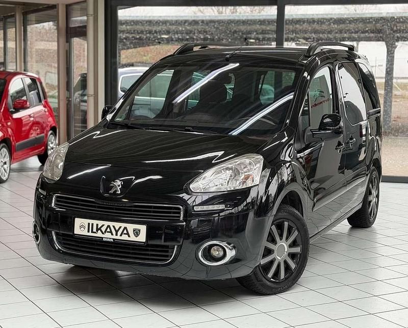 Gebraucht Peugeot TePee Allure 120 PS (88 kW) 2014 Schwarz Kombi