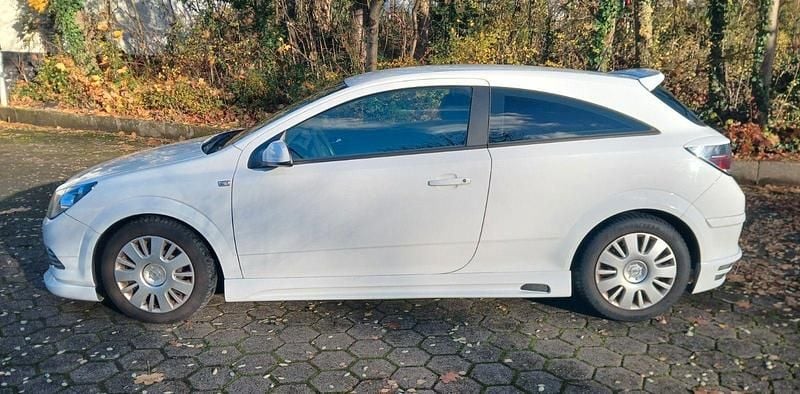 Gebraucht Opel Astra GTC 90 PS (66 kW) 2009 Weiß Coupé