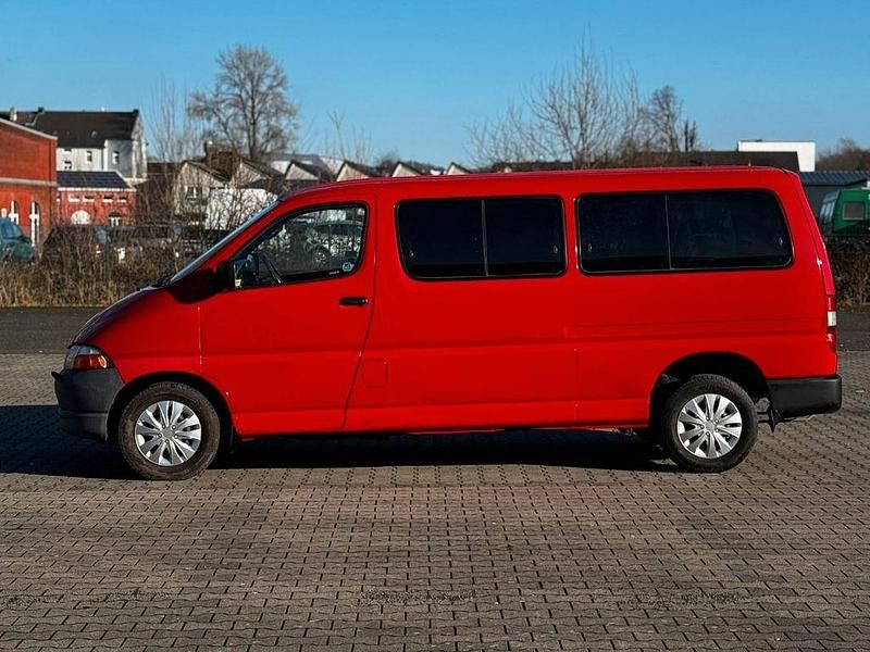 Gebraucht Toyota HiAce 144 PS (105 kW) 2002 Rot Van / Kleinbus