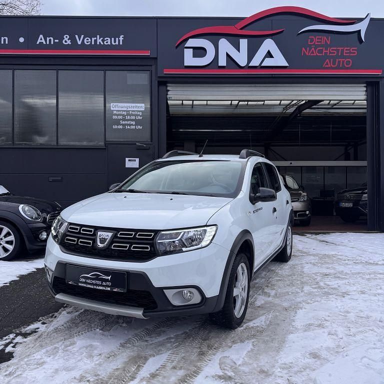 Weiß Gebraucht 2020 Dacia Sandero Celebration SUV | 10.998 € (Fairer Preis) - Bild 1/4