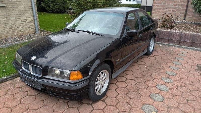 Schwarz Gebraucht 1996 BMW 316 Basis Limousine | 1.900 € (Guter Preis) - Bild 1/4