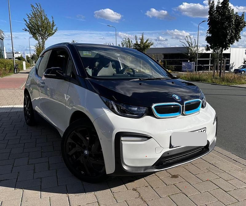 Weiß Gebraucht 2021 BMW i3 Sport Line Kleinwagen | 18.100 € (Fairer Preis) - Bild 1/4
