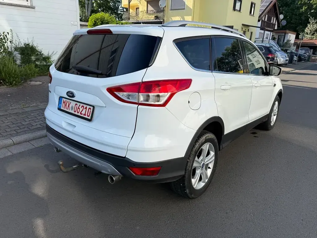 Gebraucht Ford Kuga Titanium 163 PS (119 kW) 2013 Weiß SUV