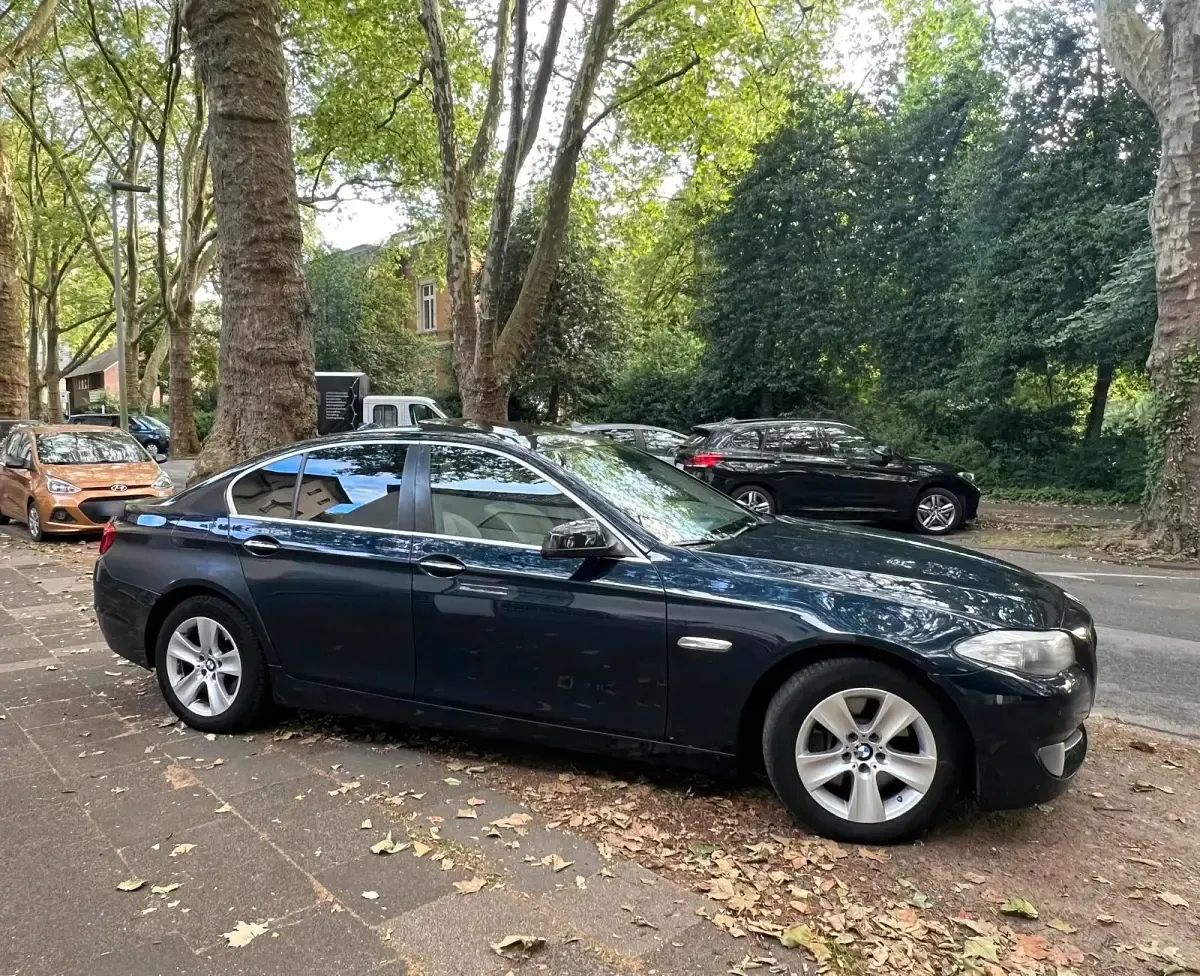 Gebraucht BMW 525 204 PS (150 kW) 2011 Blau Limousine